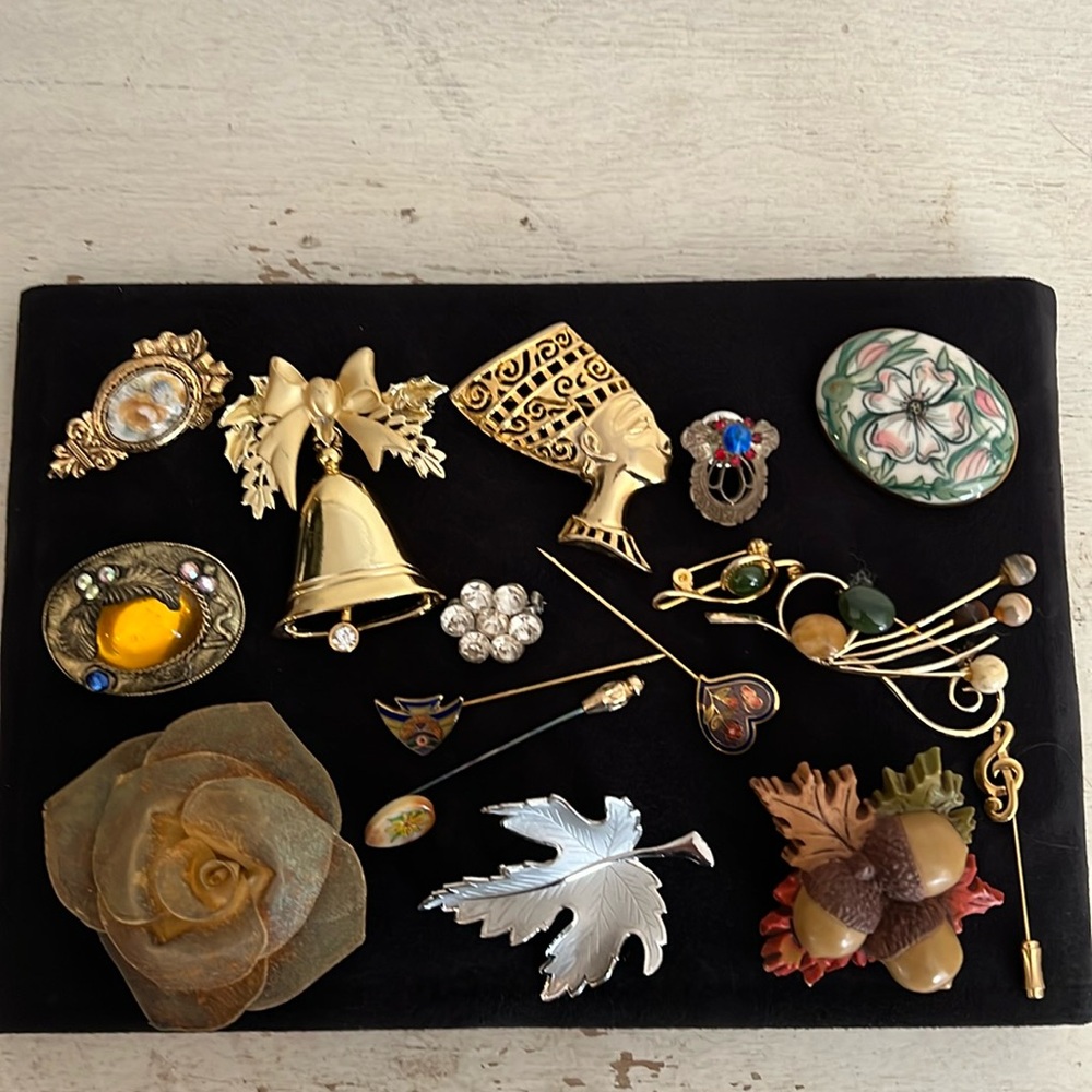 Lot vintage brooches & pins cameo Victorian more